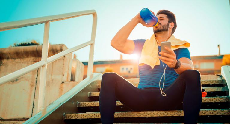Es crucial consumir una combinación adecuada de estos nutrientes para sobrevivir y alcanzar un rendimiento atlético óptimo, ya que cada macronutriente cumple un papel específico y tiene una función distinta. 

Foto: Producción El Universal Puebla