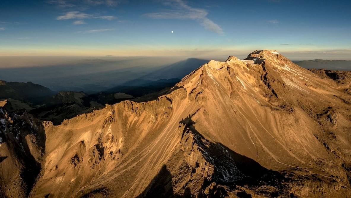 Leyendas de Puebla. Popocatépetl y el olvidado feminicidio del Iztaccíhuatl 