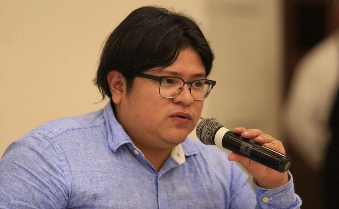 Gibrán Ramírez denuncia acarreo de trabajadores norteños a la marcha de AMLO. Foto: Archivo EL UNIVERSAL