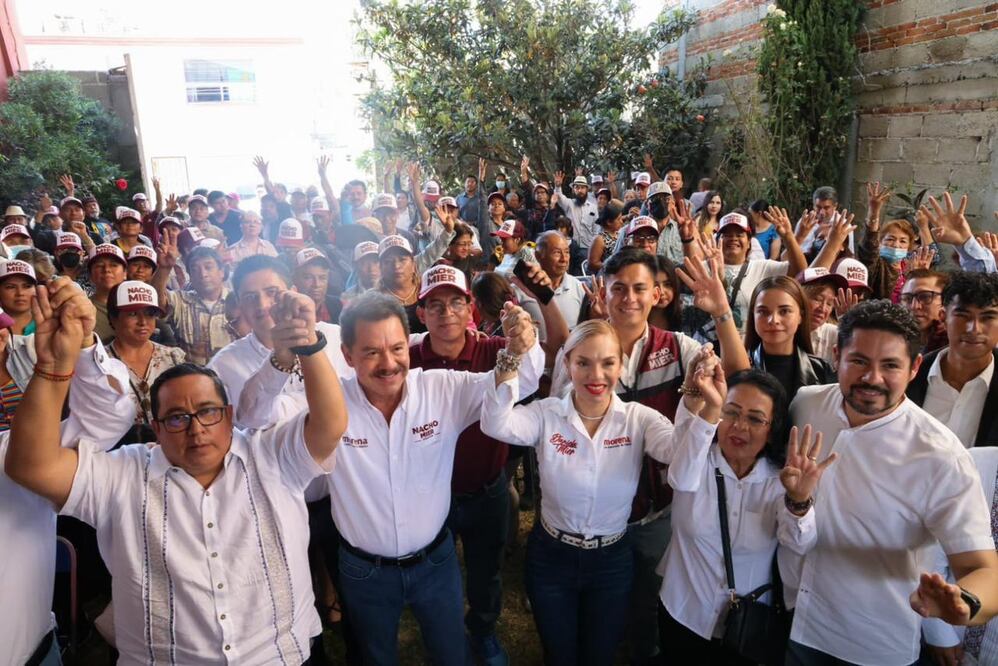 Ignacio Mier se reunió con vecinos de la colonia Viveros del Valle | Foto: Especial