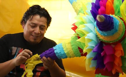 ELABORAN PIÑATAS
