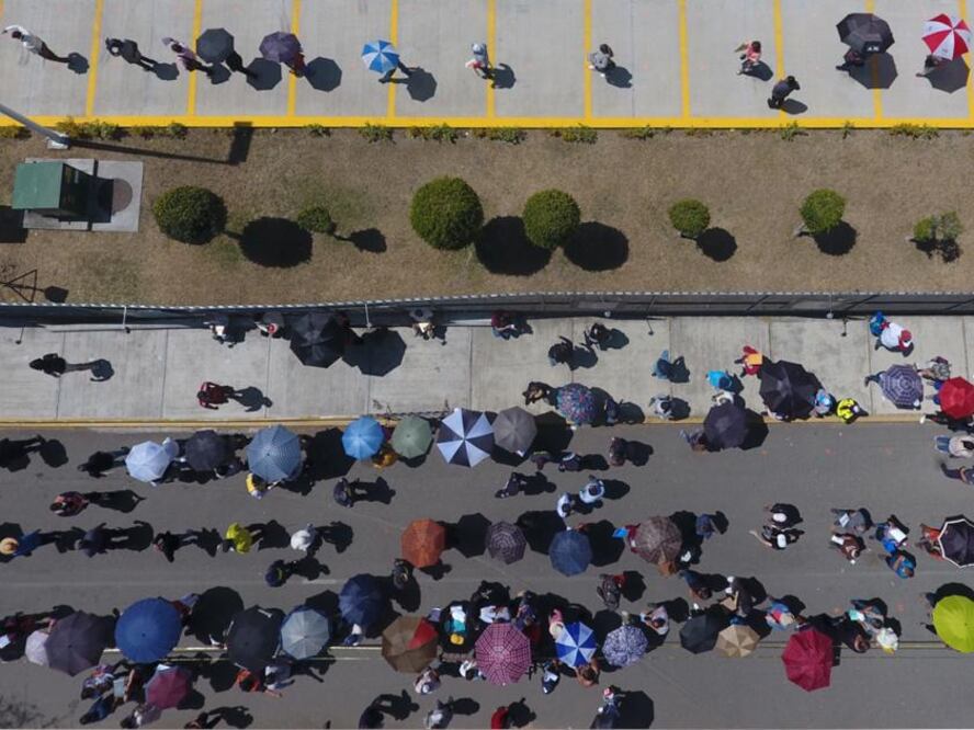 Desde las primeras horas de la mañana, los adultos mayores se prepararon para acudir a su cita.