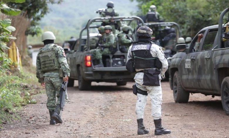 Además de su presunta vinculación con el tráfico de drogas, se le acusa de estar involucrado en diversos delitos violentos, como homicidios, extorsiones y otros actos ilícitos asociados con el crimen organizado. 

Foto: Producción El Universal Puebla