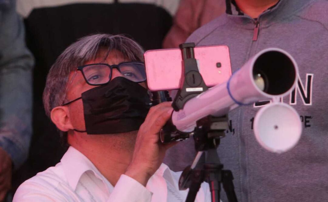 La Luna de Nieve, la Luna Nueva y las Estrellas Centáuridas son algunos eventos que podrás contemplar con tu telescopio | Foto: Agencia Es Imagen para El Universal Puebla