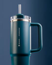 ¿Cómo conseguir el vaso nuevo Stanley de Starbucks con bebida gratis?