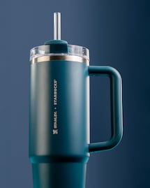 ¿Cómo conseguir el vaso nuevo Stanley de Starbucks con bebida gratis?