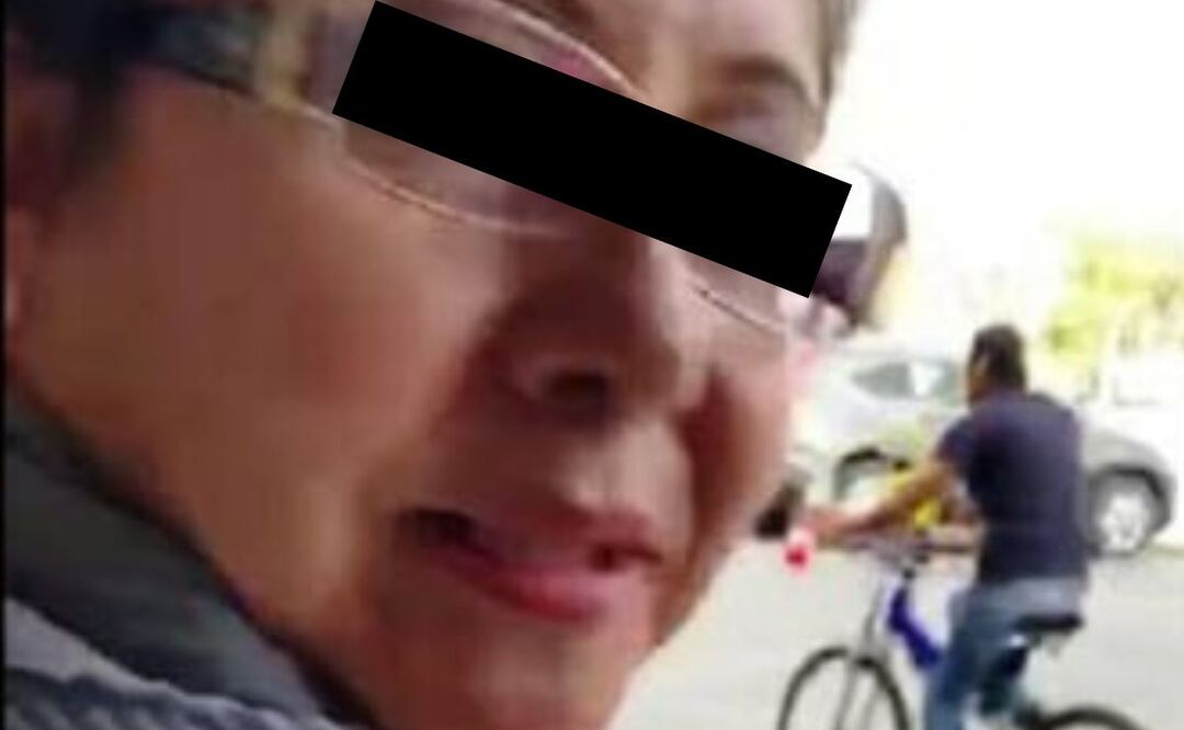 María del Carmen N., extesorera de Huejotzingo, fue detenida por agentes de la Fiscalía de Puebla | Foto: Especial