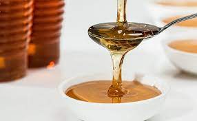 
Lo primero que debes hacer antes de comprar un frasco de miel es leer cuidadosamente la etiqueta. Asegúrate de que en la lista de ingredientes no aparezcan términos como “jarabe de alta fructosa” o glucosa comercial. 


Foto: Producción El Universal Puebla 