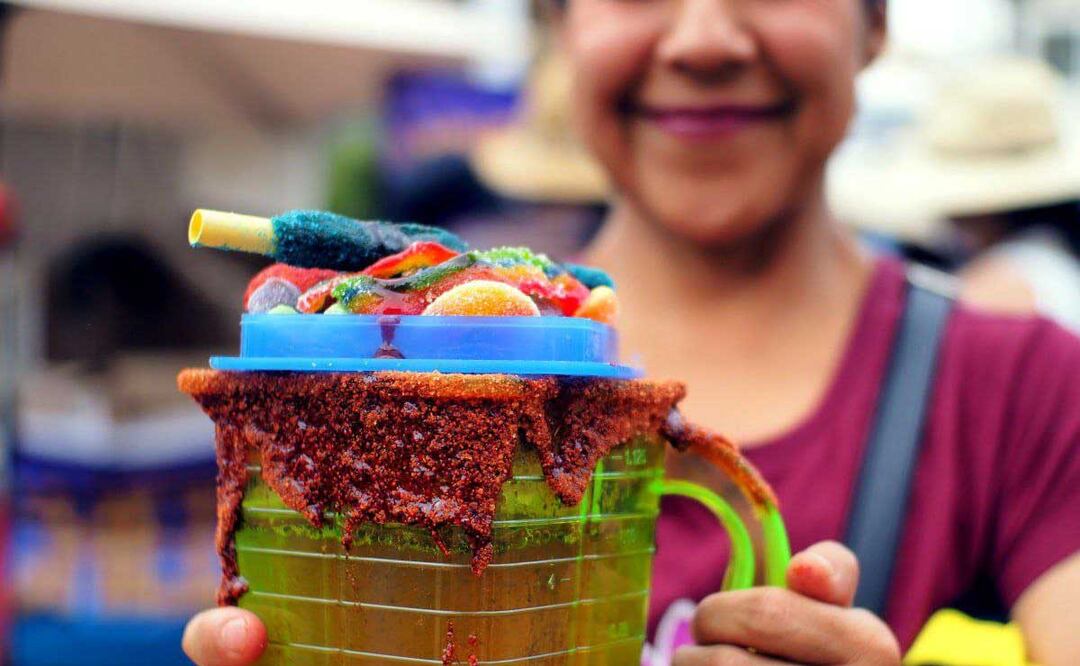 En la Feria Nacional de la Michelada que se celebra en San Andrés Cholula puedes encontrar las populares licuachelas | FOTO: AGENCIA ES IMAGEN PARA EL UNIVERSAL PUEBLA