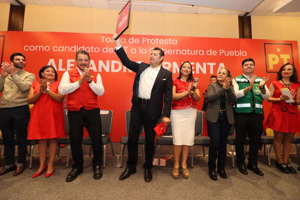 Alejandro Armenta rindió protesta como candidato del PT a la gubernatura de Puebla | Foto: Especial