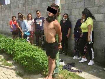 Lo dejan en calzones y lo atan a un poste por intentar robar bicicleta en Amozoc