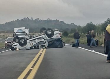 Volcadura de patrulla deja 13 policías auxiliares heridos en Zacatlán