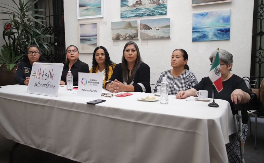Integrantes de Poder Ciudadano MX en Puebla dieron conferencia de prensa. | Foto: Agencia Es Imagen para El Universal Puebla