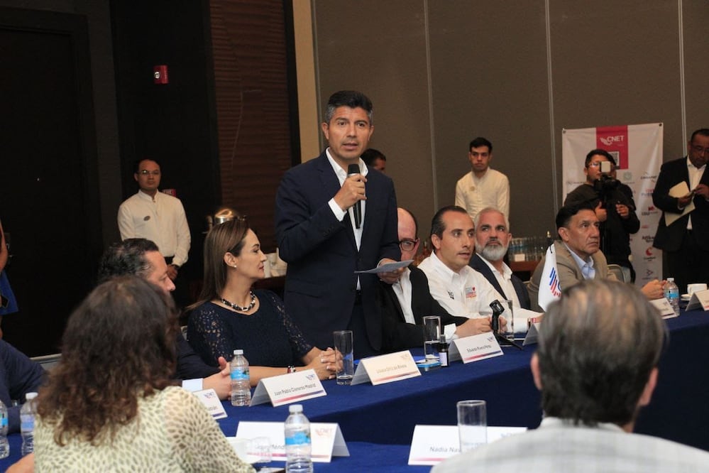 Lalo Rivera se reunió con miembros del sector empresarial | Foto: Especial