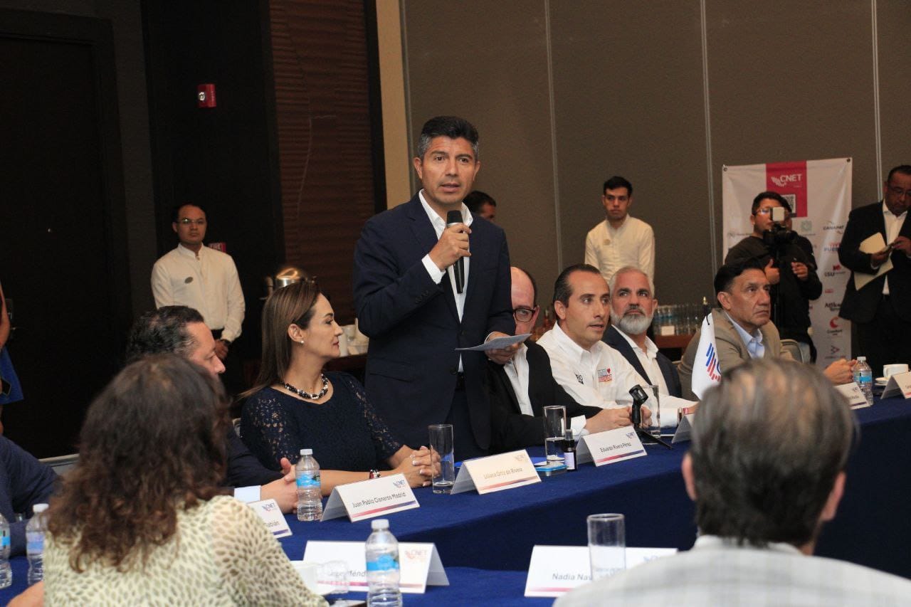 Lalo Rivera se compromete a impulsar el sector turístico