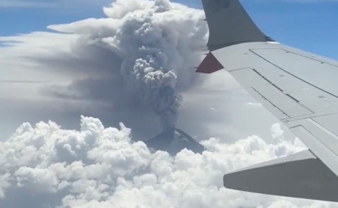 Varios usuarios de redes sociales han compartido imágenes del Popocatépetl desde las alturas | Foto: TikTok od2cs