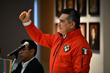 Alito Moreno toma protesta a dirigencia estatal del PRI-Puebla