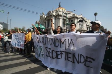 "Un plagiador no será mi director": comunidad del CIDE marcha a Palacio Nacional, pero no los reciben