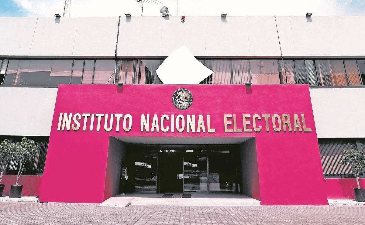 Suprema Corte ordena al INE no posponer revocación de mandato de AMLO
