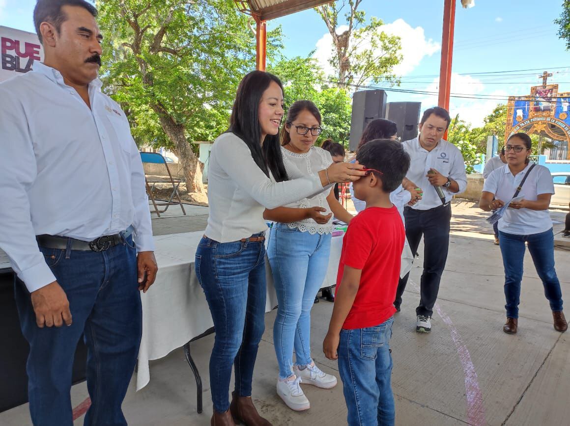 Se realizaron 125 exámenes de la vista niñas, niños y adolescentes | Foto: Congreso del Estado
