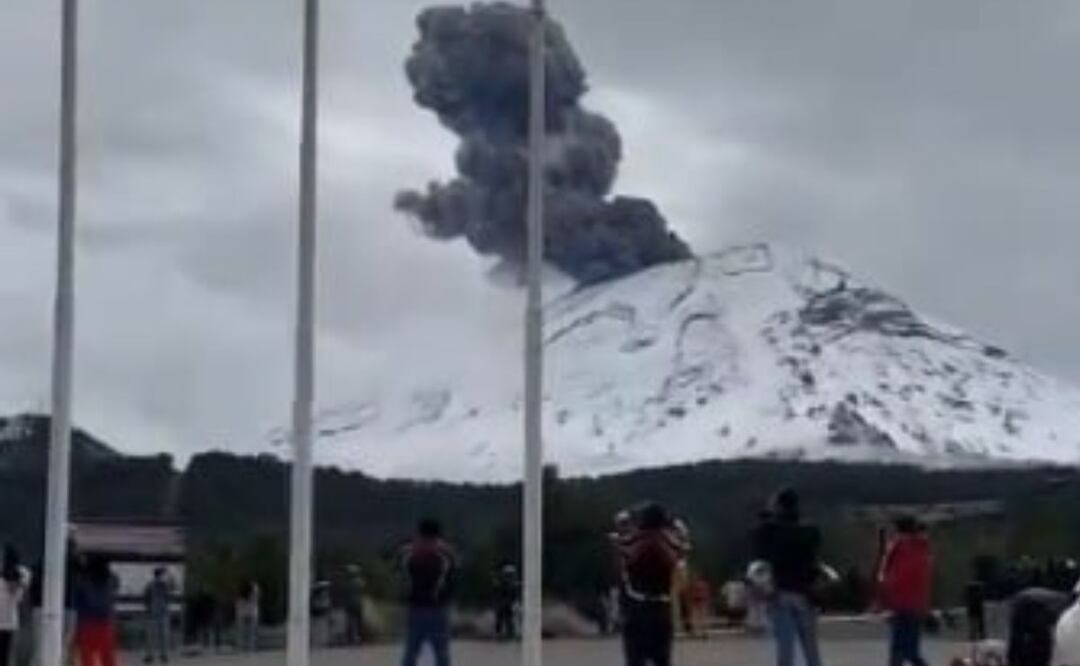 El volcán Popocatépetl se hizo viral tras lanzar fumarola | Foto: Captura TikTok