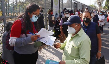 En orden, acuden a vacunación en CU