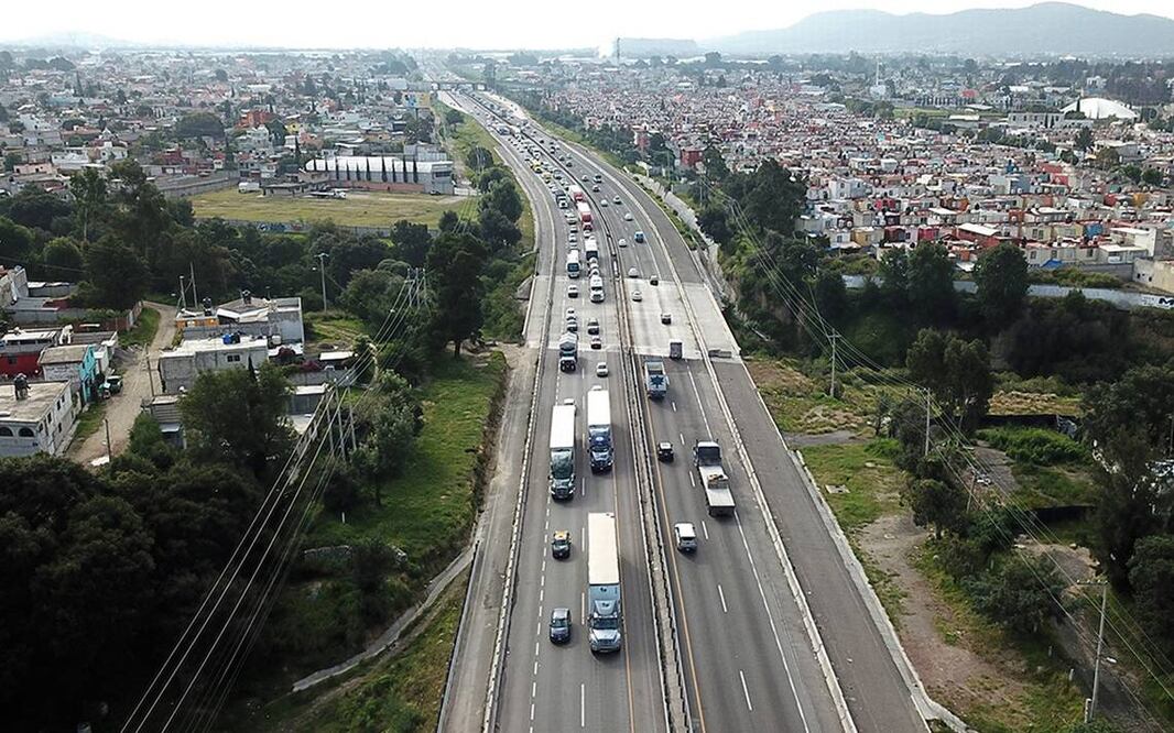 Por trabajos de mantenimiento en la Autopista México-Puebla, dos carriles se cerrarán desde este lunes 6 y hasta el 16 de mayo. 

Foto: Producción El Universal