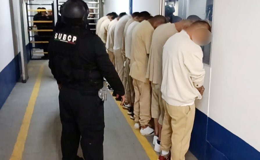Seguridad Pública y Guardia Nacional trasladan a 11 internos al penal de Tepexi