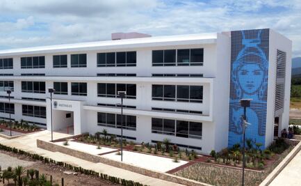 Lilia Cedillo reconoce labor académica del Complejo Regional Sur