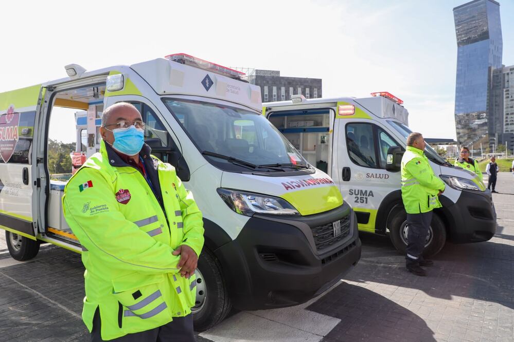 La entrega de 23 ambulancias renovarán el parque vehicular de los hospitales de Puebla | Foto: EsImagen