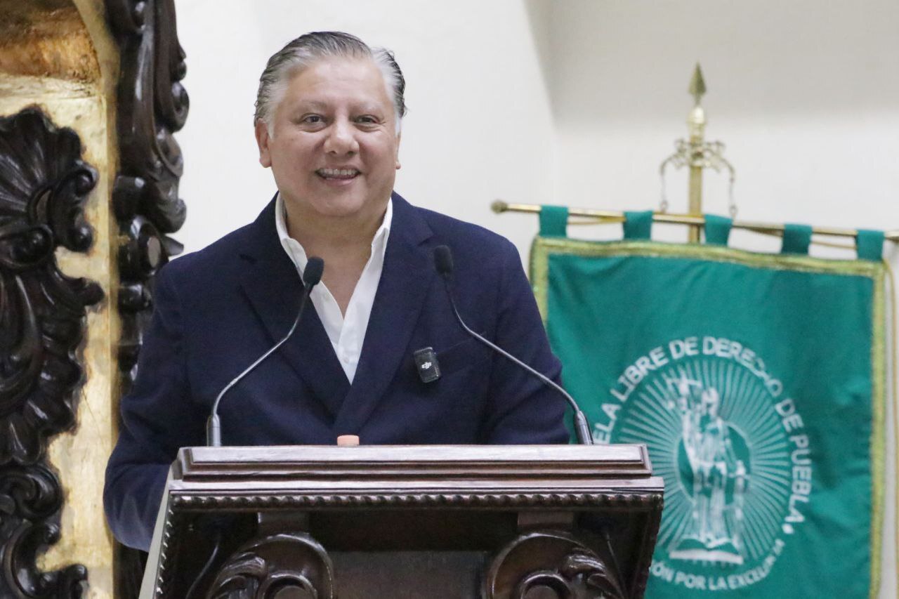 Fernando Morales estuvo en la Escuela Libre de Derecho / Foto Especial