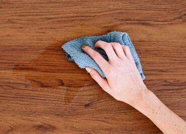 Así puedes quitar las rayaduras y arañazos de los muebles de madera