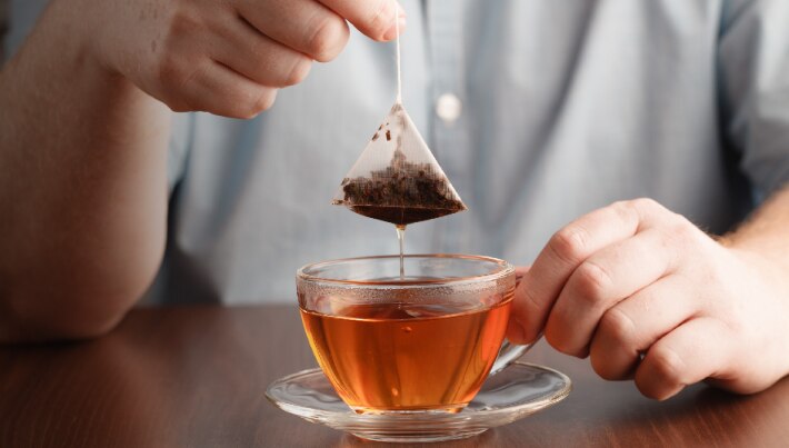 La liberación de estos microplásticos en las bolsitas de té se debe en parte a los materiales plásticos con los que están hechas muchas de estas bolsas, como el polipropileno y otros polímeros sintéticos. 

Foto: Producción El Universal Puebla