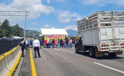 Cómo pasaron la noche quienes quedaron varados en la autopista México-Puebla