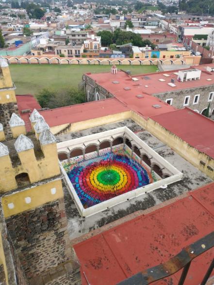 Mira cómo luce el Convento de San Gabriel adornado con papel picado