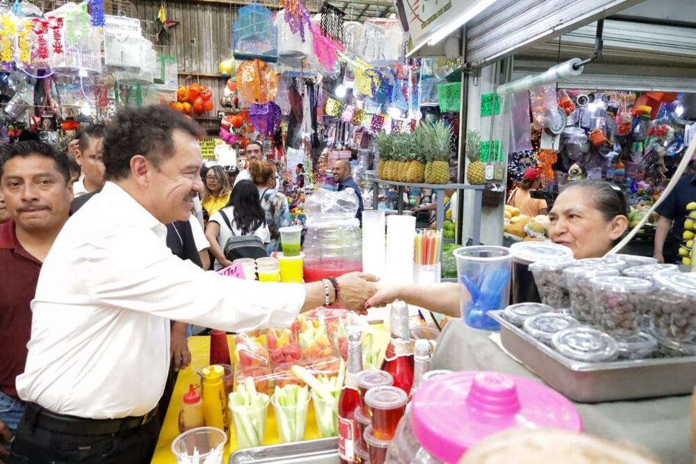 Nacho Mier saludó a locatarios y compradores en el mercado Independencia | Fotos Especiales
