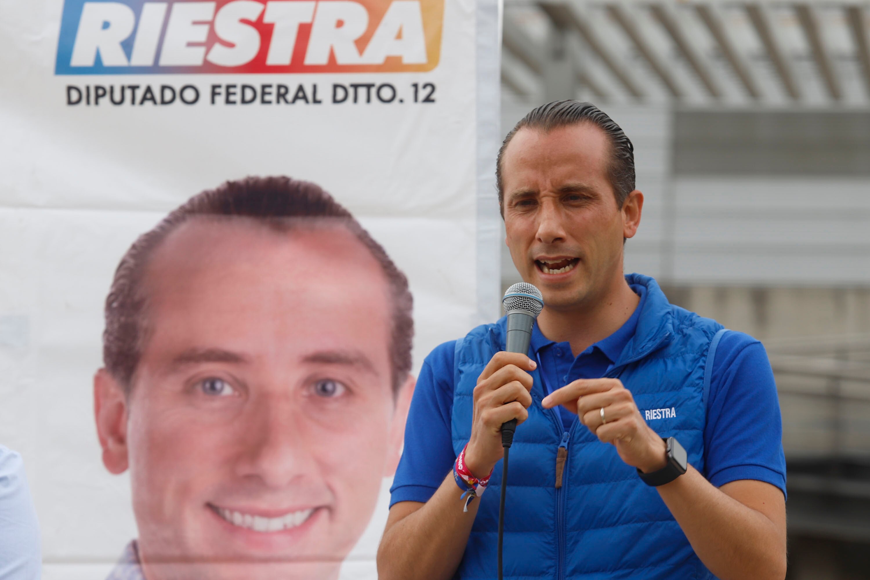 Sancionan a Mario Riestra por pintar muro de contención