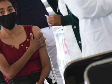 Van 350 amparos para vacunar a menores de edad en Puebla