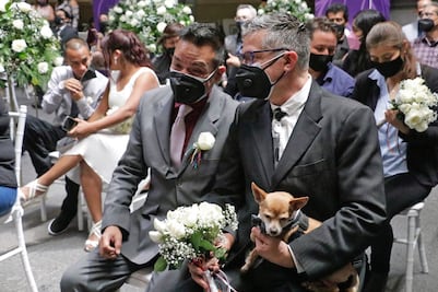 Óscar y Manuel se unen en matrimonio después de 20 años de novios