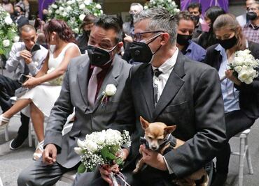 Óscar y Manuel se unen en matrimonio después de 20 años de novios