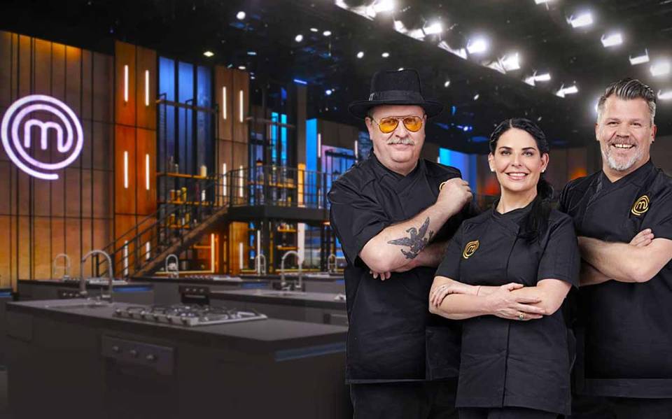 A lo largo de la competencia, solo 3 celebridades lograron perfeccionar sus habilidades culinarias, impresionando así a los jueces y asegurando su lugar en la final.

Foto: Producción El Universal Puebla