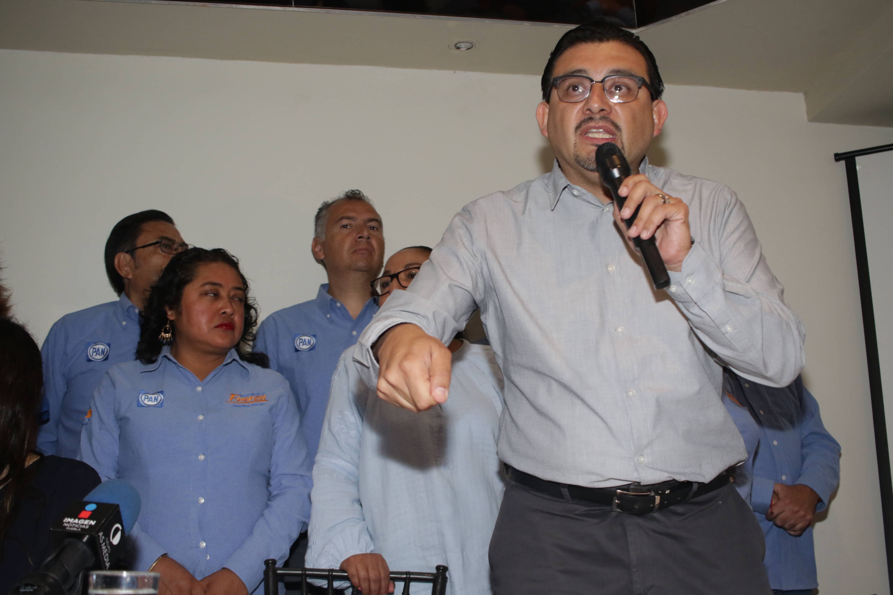 Acusa Eduardo Alcántara a Lalo Rivera de dejar a la 'Sagrada Familia' en el gabinete