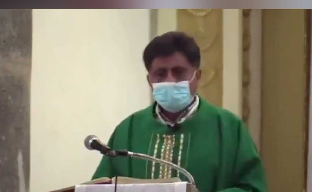 Remueven a sacerdote homófobo