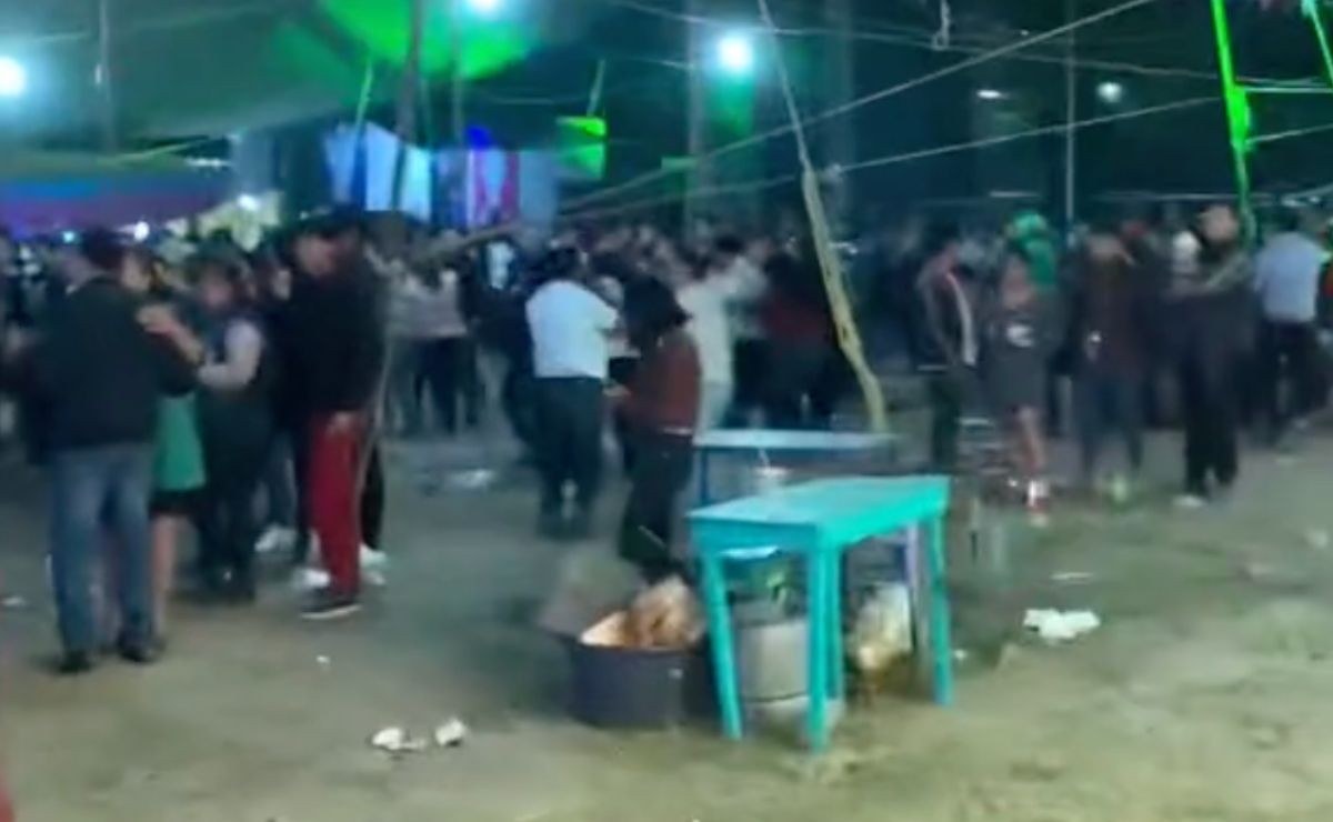 En TikTok circula un video de un peculiar baile sonidero en un panteón de Puebla | Foto: TikTok luiskazanovatv
