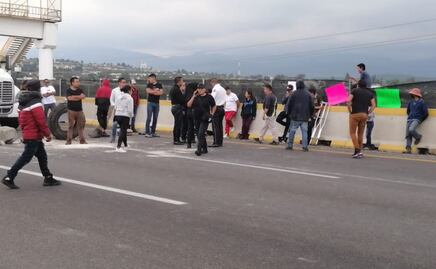 Autopista México-Puebla con bloqueos por protesta de ejidatarios de Tlahuapan