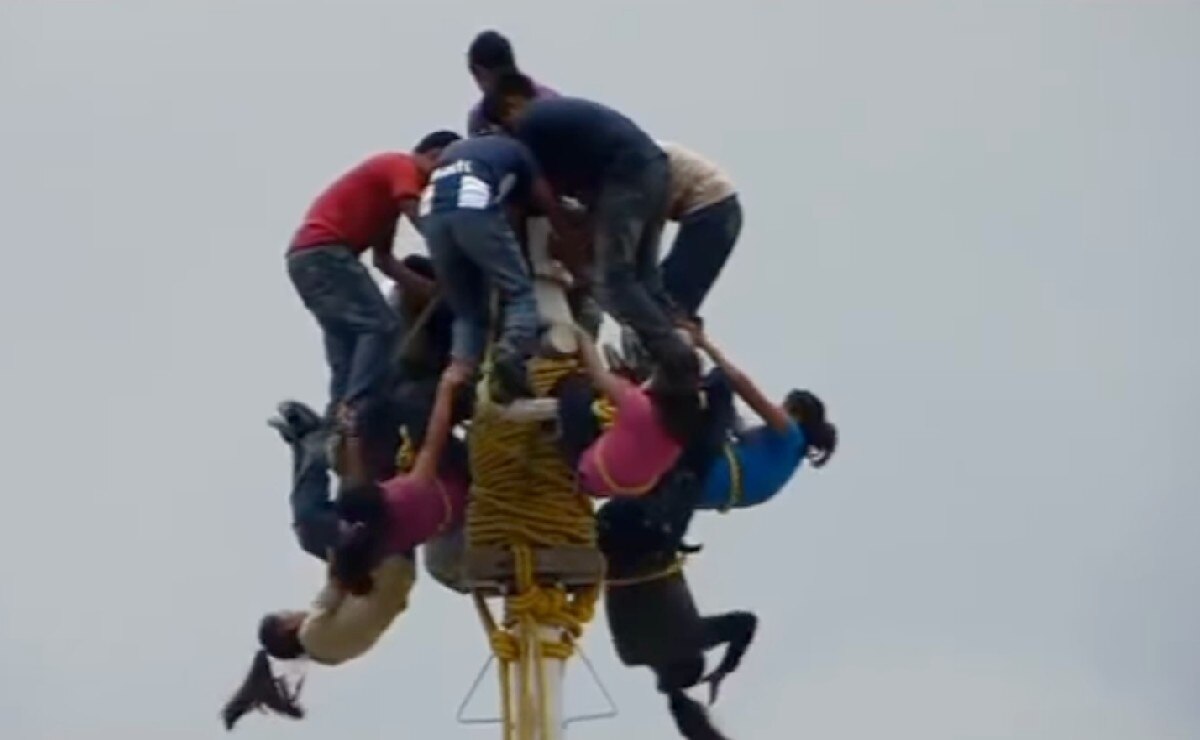 Ritual de niños voladores en Caxhuacan genera polémica en redes