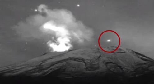 Dos supuestos ovnis son captados en el volcán Popocatépetl el Día de Muertos