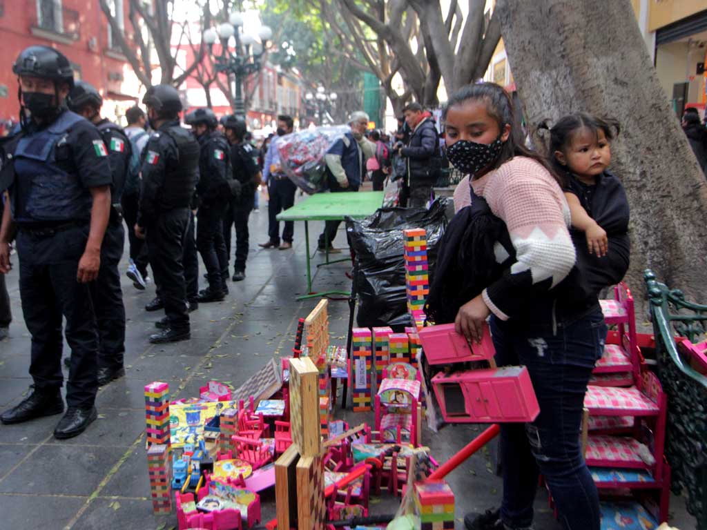 Aumentan ambulantes en el Centro Histórico de Puebla, admite Segom