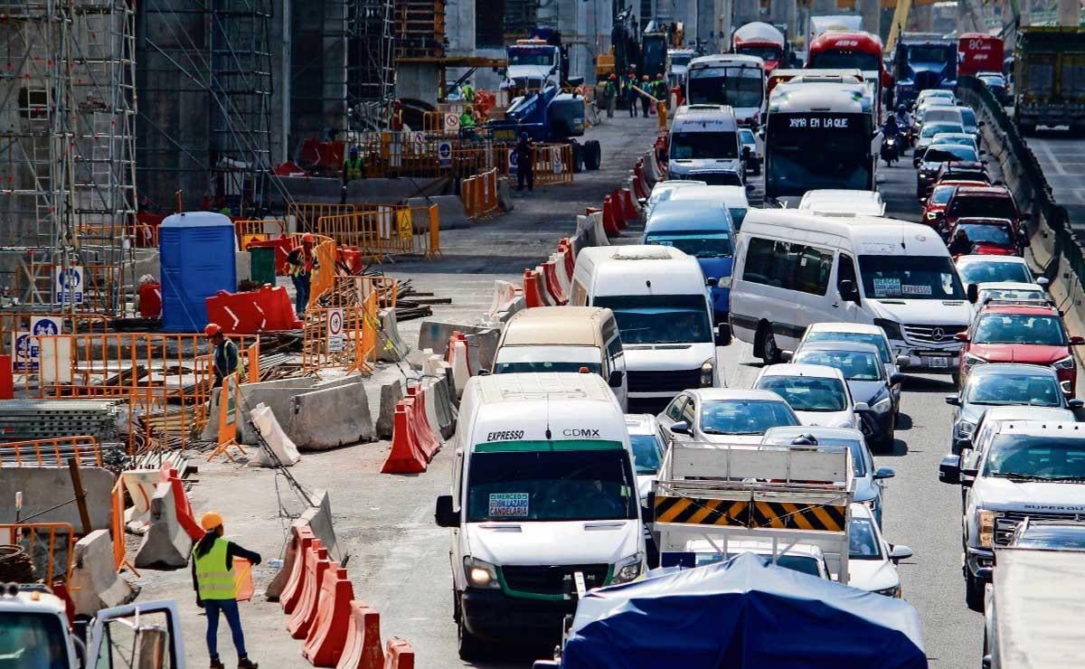 En redes sociales han circulado imágenes de pancartas colocadas en la vía pública, las cuales hacen un llamado a los vecinos de Iztapalapa para que participen en un bloqueo de la carretera México-Puebla. 

Foto: Producción El Universal Puebla