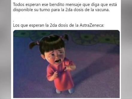Con memes reciben los efectos secundarios de la vacuna AstraZeneca